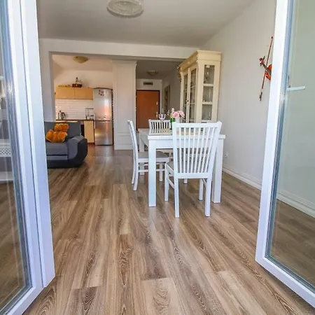 شقة Apartament 3 Km Od Centrum Zieleniewo (Kolobrzeg)